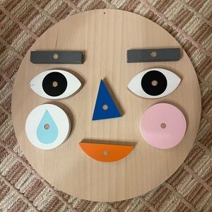 Moon picnic face toy